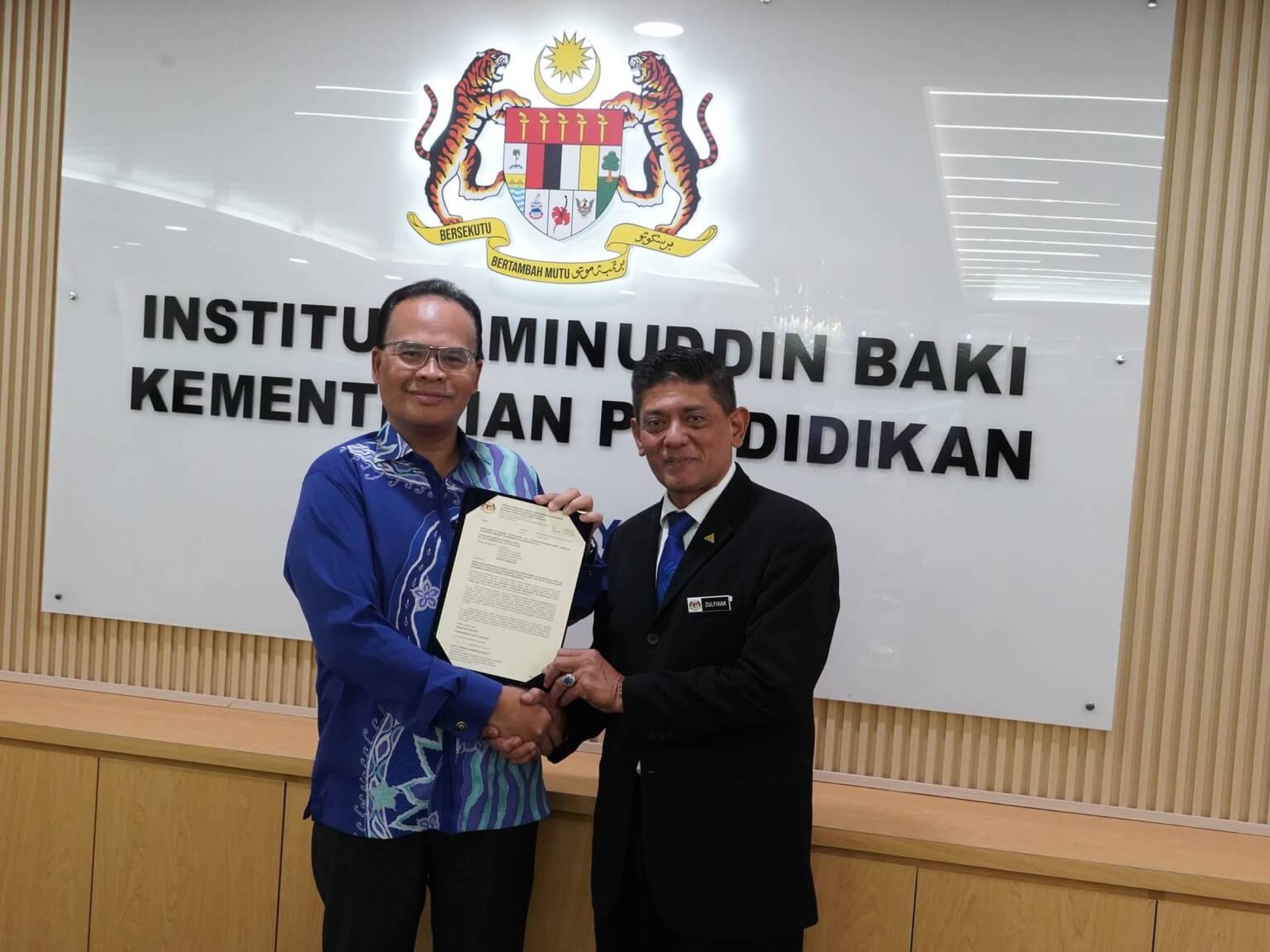 Majlis Penyerahan Surat Kenaikan Gred Secara Time-Based Berasaskan Kecemerlangan (TBBK)