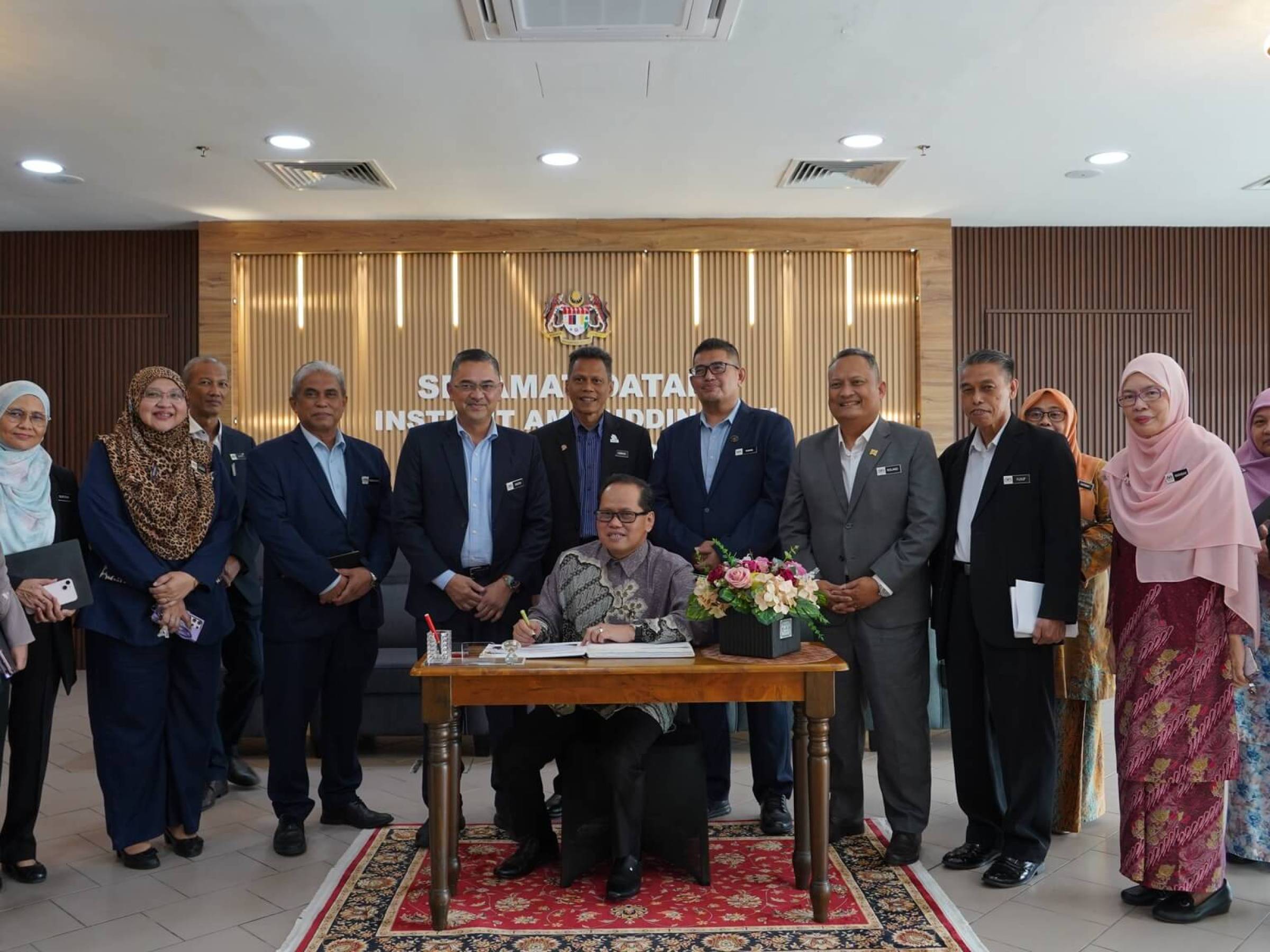  Sesi Profesionalisme bersama-sama dengan YBrs. Dr. Mohd Azam bin Ahmad, Ketua Pengarah Pendidikan Malaysia (KPPM)