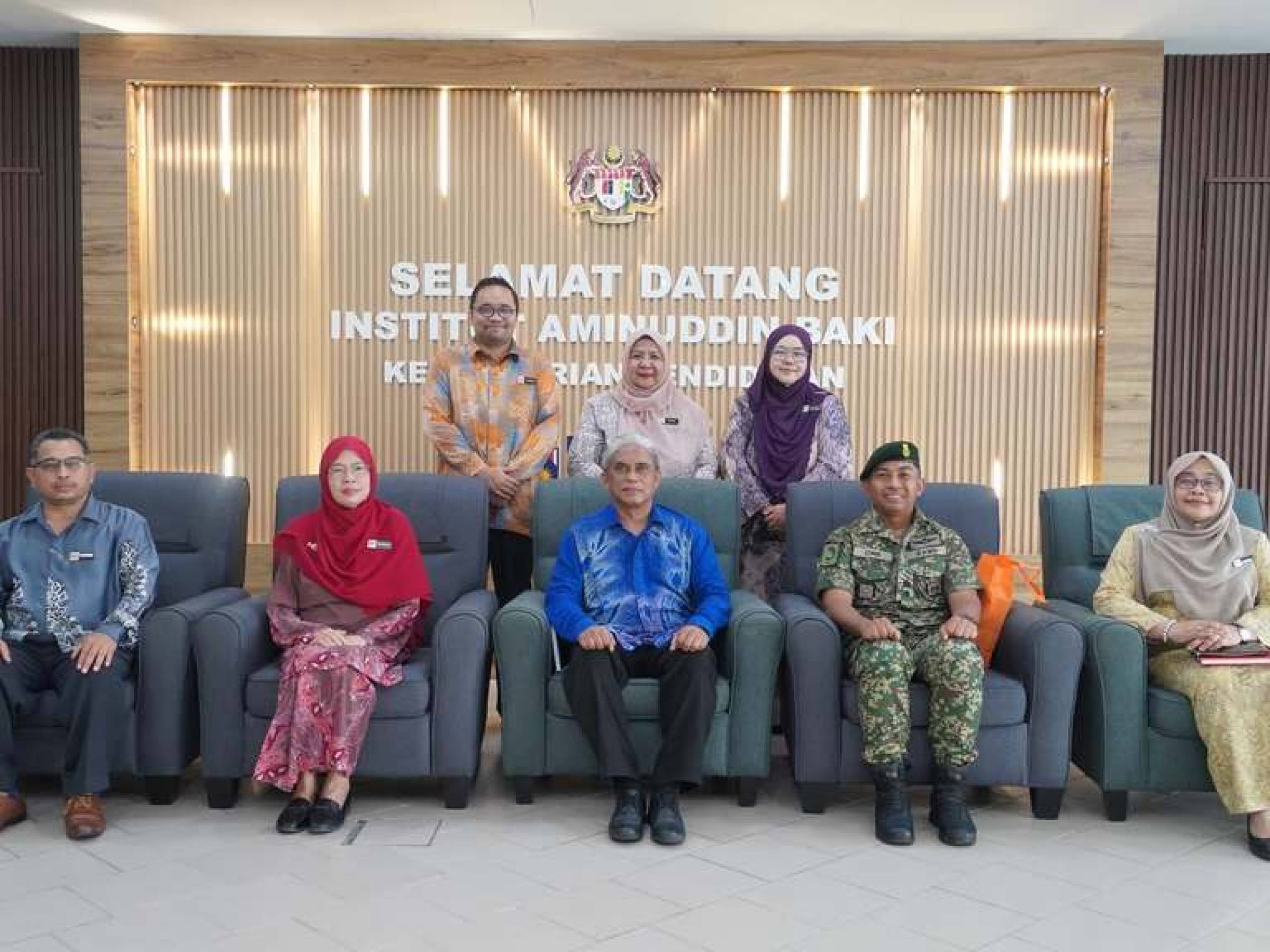 Memperkukuh Jalinan Kerjasama Strategik: Kunjungan Hormat Rejimen Askar Wataniah Ke Institut Aminuddin Baki